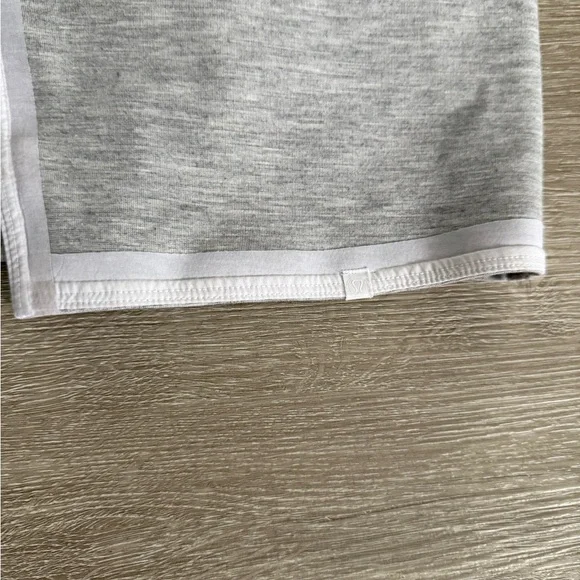 Lululemon Women’s Workout Top - Picture 5 of 6